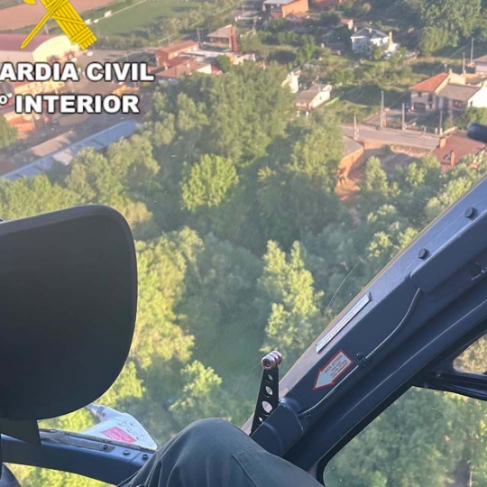 Helicóptero Guardia Civil. Búsqueda desaparecido Helicóptero Guardia Civil. Búsqueda desaparecido