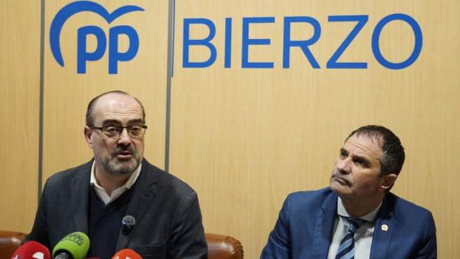 César Sánchez ICAL. El coordinador en Ponferrada de Partido Popular en León, Marco Morala (I), junto al candidato a las Cortes, Neftalí Fernández (D), durante su comparecencia para valorar la presencia el domingo del pr César Sánchez ICAL. El coordinador en Ponferrada de Partido Popular en León, Marco Morala (I), junto al candidato a las Cortes, Neftalí Fernández (D), durante su comparecencia para valorar la presencia el domingo del pr