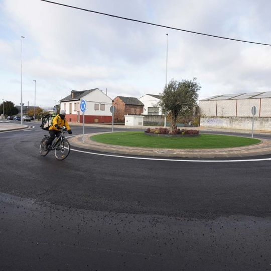 César Sánchez ICAL. Nueva rontonda de acceso a la pedanía ponferradina de Toral de Merayo César Sánchez ICAL. Nueva rontonda de acceso a la pedanía ponferradina de Toral de Merayo