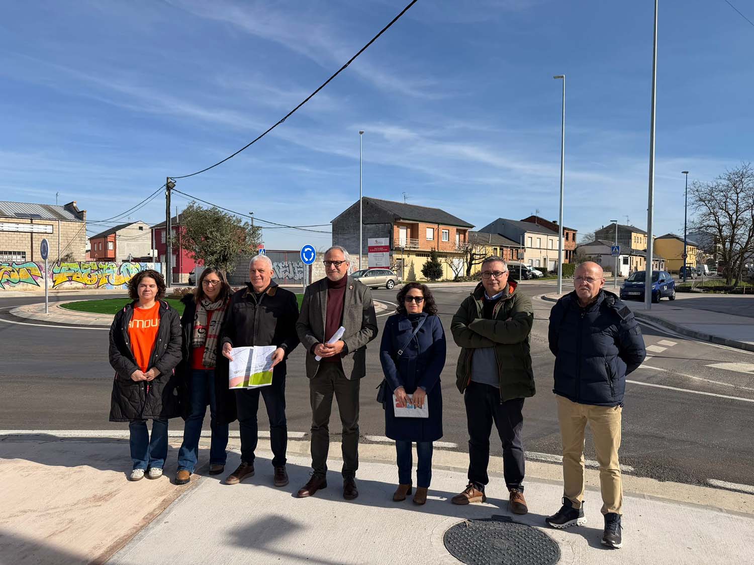 El PSOE denuncia deficiencias en la nueva rotonda a Toral de Merayo El PSOE denuncia deficiencias en la nueva rotonda a Toral de Merayo