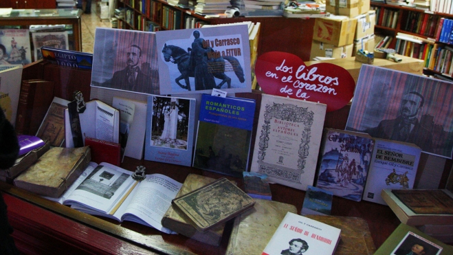 César Sánchez ICAL . Expositor sobre el escritor berciano Enrique Gil y Carrasco en la librería Cajón Desastre de Ponferrada César Sánchez ICAL . Expositor sobre el escritor berciano Enrique Gil y Carrasco en la librería Cajón Desastre de Ponferrada