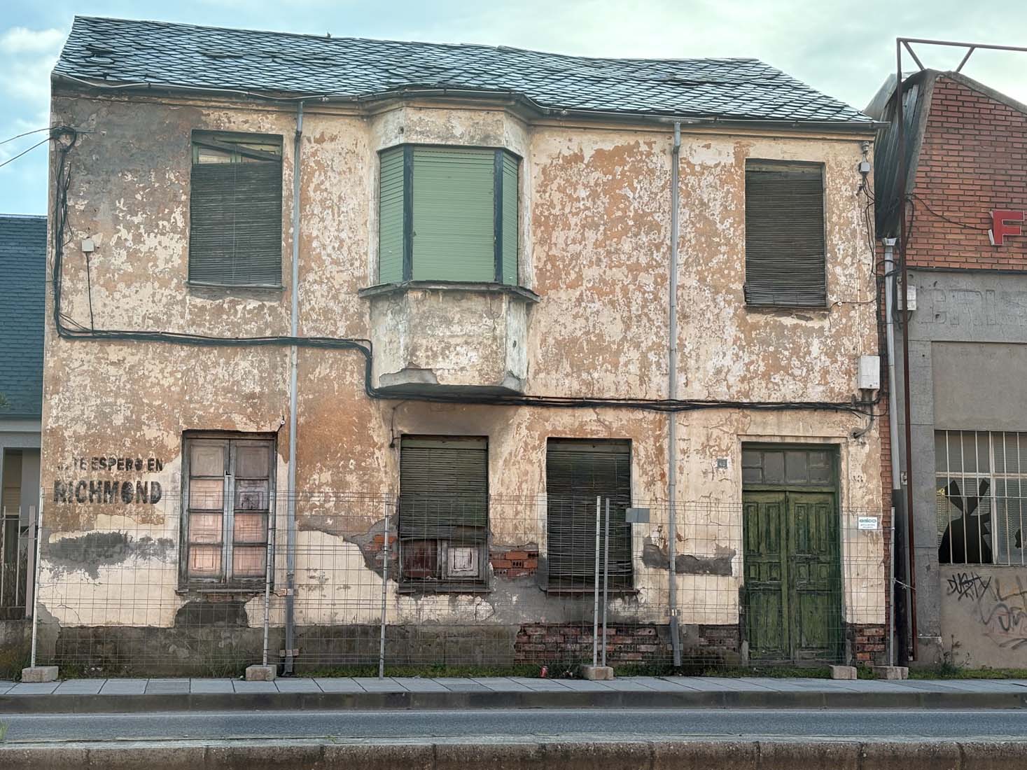 Edificios en ruina en Ponferrada (2)