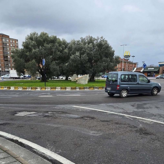 Imagen reciente de la rotonda del Dolmen en Ponferrada PSOE Ponferrada