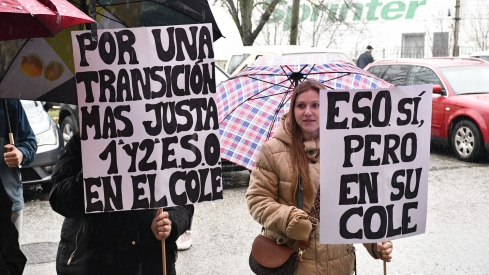 Movilización colegios en la Delegación de la Junta en Ponferrada (3) Movilización colegios en la Delegación de la Junta en Ponferrada (3)