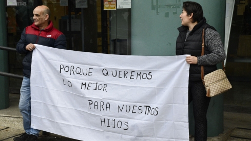 Movilización colegios en la Delegación de la Junta en Ponferrada (11) Movilización colegios en la Delegación de la Junta en Ponferrada (11)