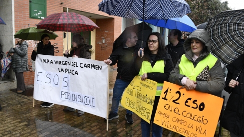 Movilización colegios en la Delegación de la Junta en Ponferrada (13) Movilización colegios en la Delegación de la Junta en Ponferrada (13)