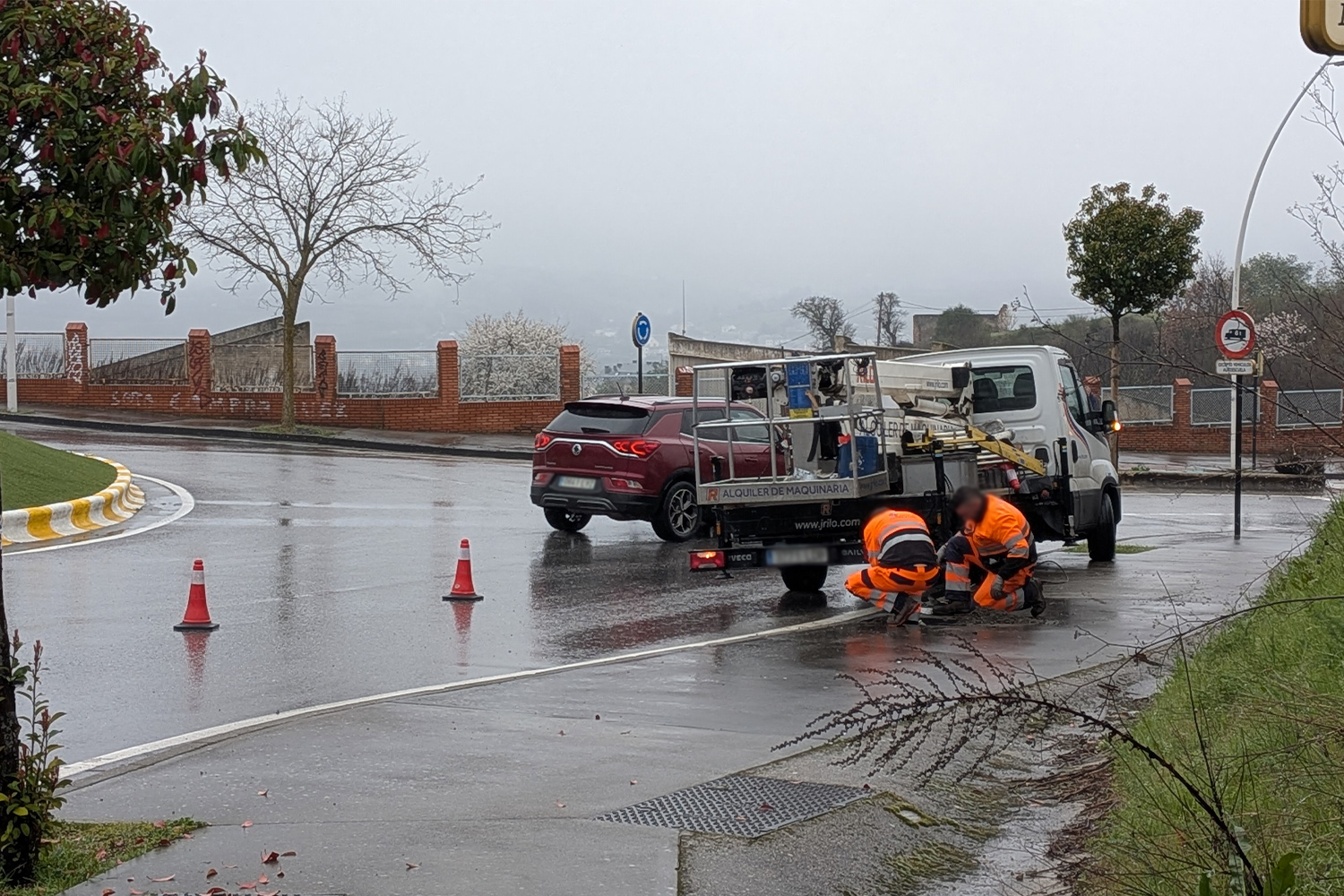 Accidente en la rotonda de la entrada a Ponferrada (1)