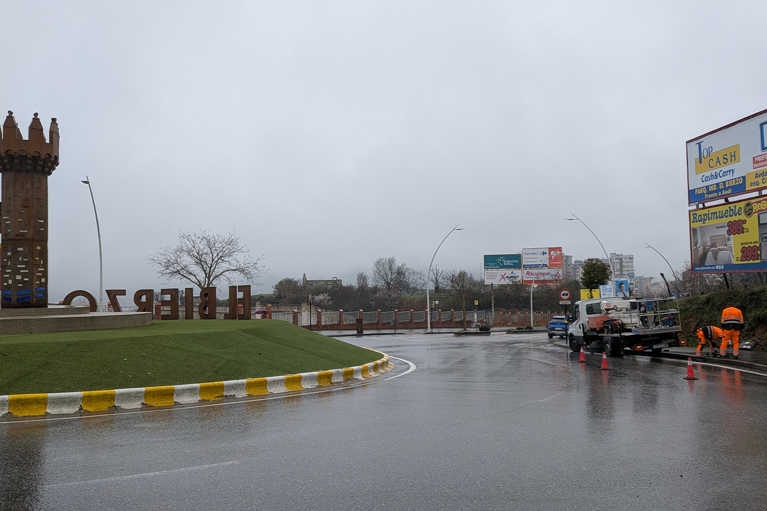 Accidente en la rotonda de la entrada a Ponferrada (3)