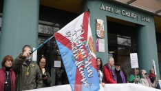 Concentración de la plataforma OncoBierzo en Ponferrada para reclamar mejoras en la sanidad de la comarca | César Sánchez (ICAL)