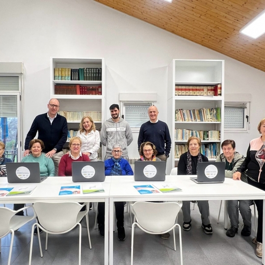 Del envejecimiento activo a la ciberformación: 600 vecinos de Puente de Domingo Flórez rompen la 'brecha digital' Del envejecimiento activo a la ciberformación: 600 vecinos de Puente de Domingo Flórez rompen la 'brecha digital'