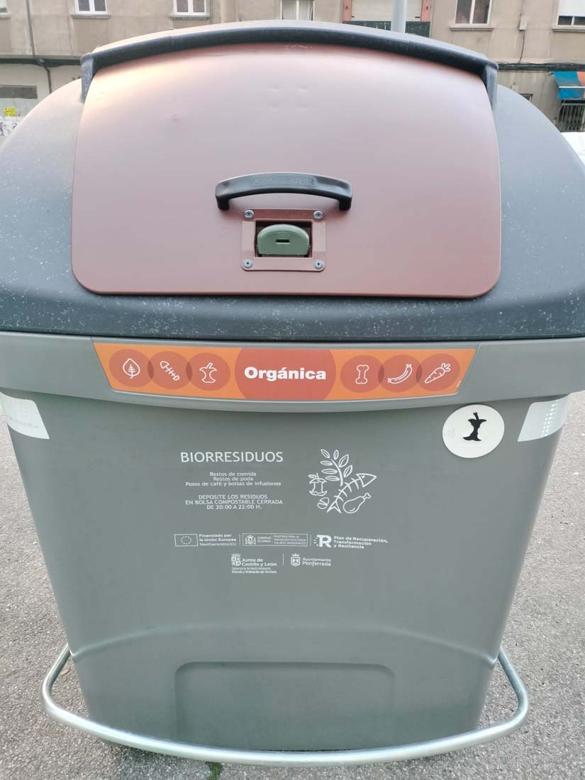 Nuevos contenadores marrones(3)