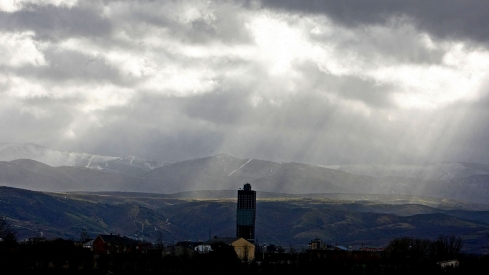 El sol atraviesa timidamente las nubes en Ponferrada César Sánchez ICAL El sol atraviesa timidamente las nubes en Ponferrada César Sánchez ICAL