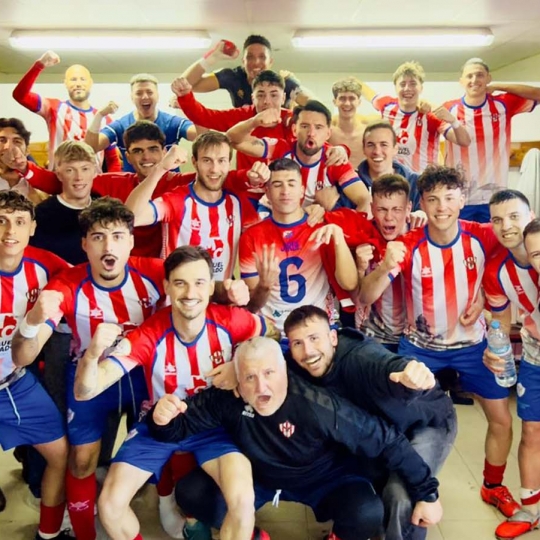 El Atlético Bembibre celebra su victoria El Atlético Bembibre celebra su victoria