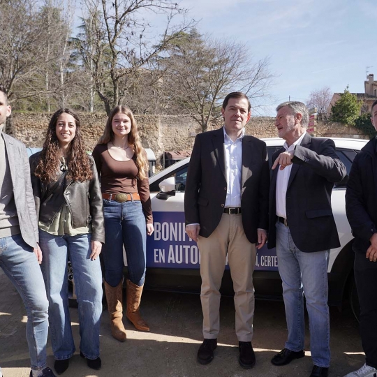 Rubén Cacho / ICAL. -El candidato del Partido Popular de Castilla y León a la reelección como Presidente de la Junta, Alfonso Fernández Mañueco, clausura en Segovia, el acto de presentación autonómica de la caravana electoral