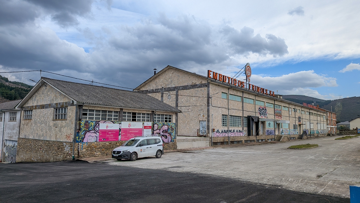 Edificio de Embutidos Frimon en Molinaseca | Dani Merino (InfoBierzo)