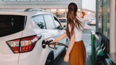 El anuncio de Irán sobre el estrecho de Ormuz abarata el combustible en Ponferrada: Estas son las gasolineras más baratas| IStock - SimonSkafar