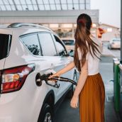 El anuncio de Irán sobre el estrecho de Ormuz abarata el combustible en Ponferrada: Estas son las gasolineras más baratas| IStock - SimonSkafar