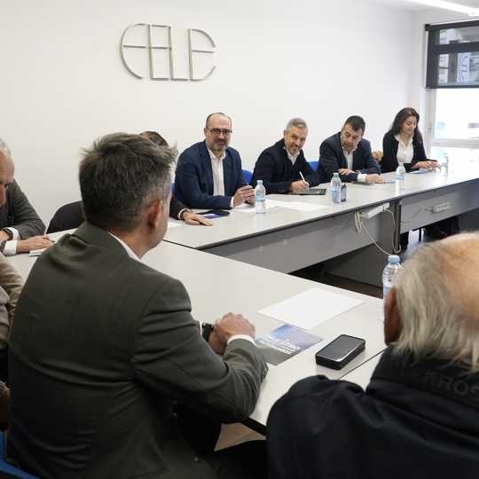 César Sánchez / ICAL. El vicesecretario de Hacienda, Vivienda e Infraestructuras, Juan Bravo, mantiene una reunión con la Federación de Leonesa de Empresarios Bierzo