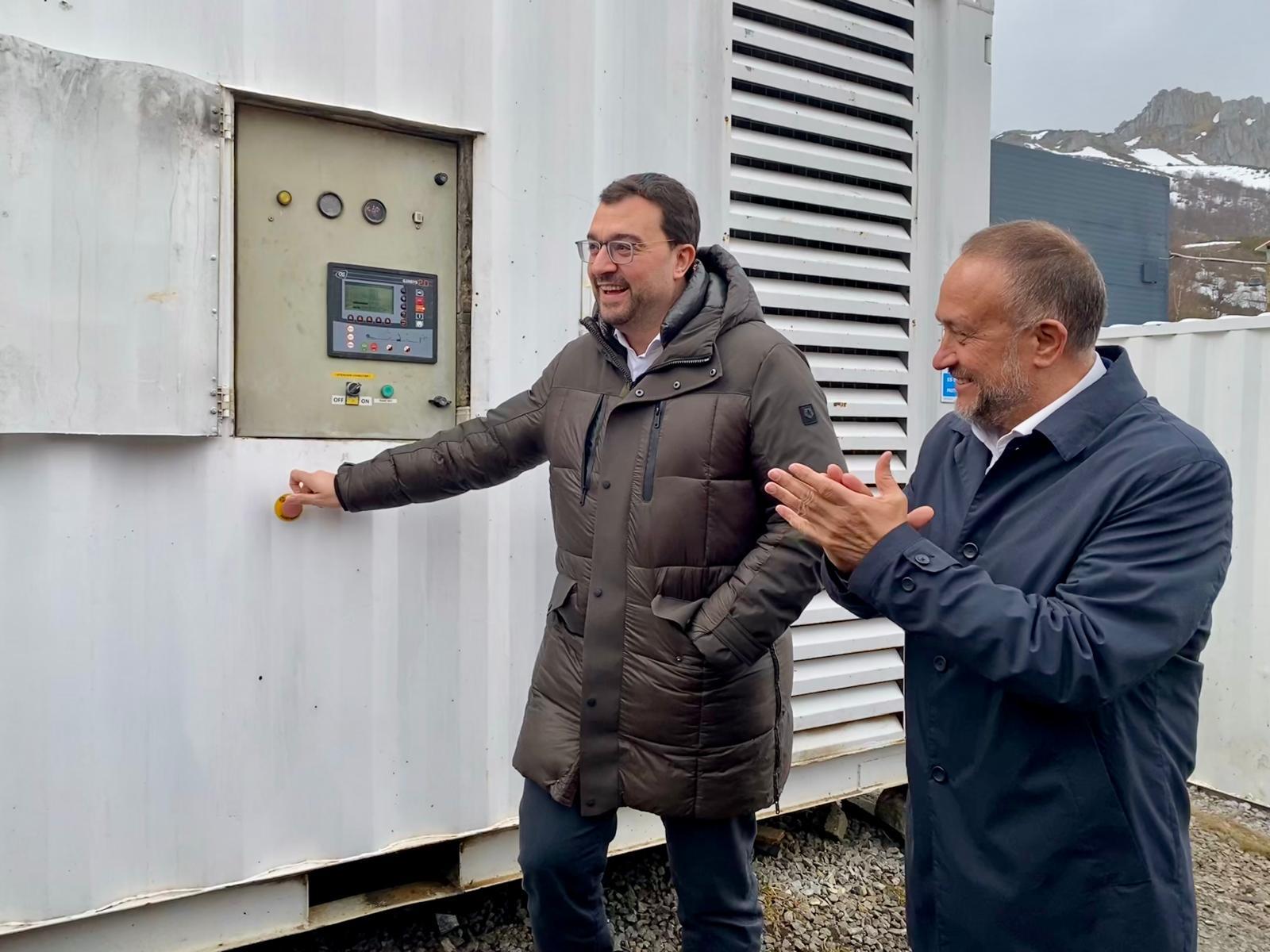 Visita del presidente de la Diputación de León a Fuentes de Invierno para la gestión conjunta de las estaciones de esqui (1)