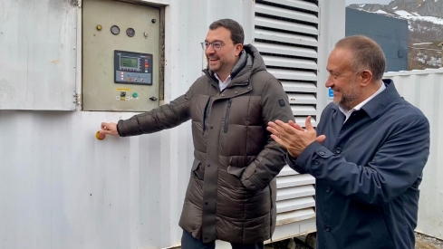 Visita del presidente de la Diputación de León a Fuentes de Invierno para la gestión conjunta de las estaciones de esqui