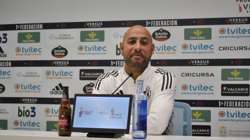 El entrenador de la Ponferradina, Mehdi Nafti