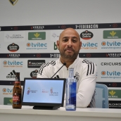 El entrenador de la Ponferradina, Mehdi Nafti