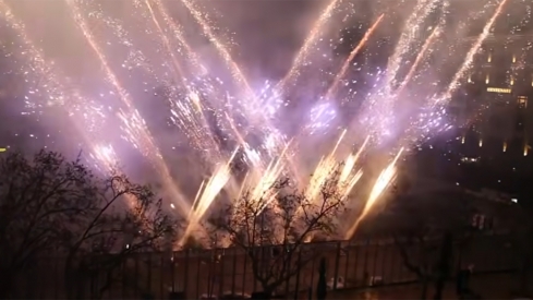 Castillo nocturno de PiBierzo en las Fallas 2026 | Foto: Vivir la Pirotècnia Castillo nocturno de PiBierzo en las Fallas 2026 | Foto: Vivir la Pirotècnia