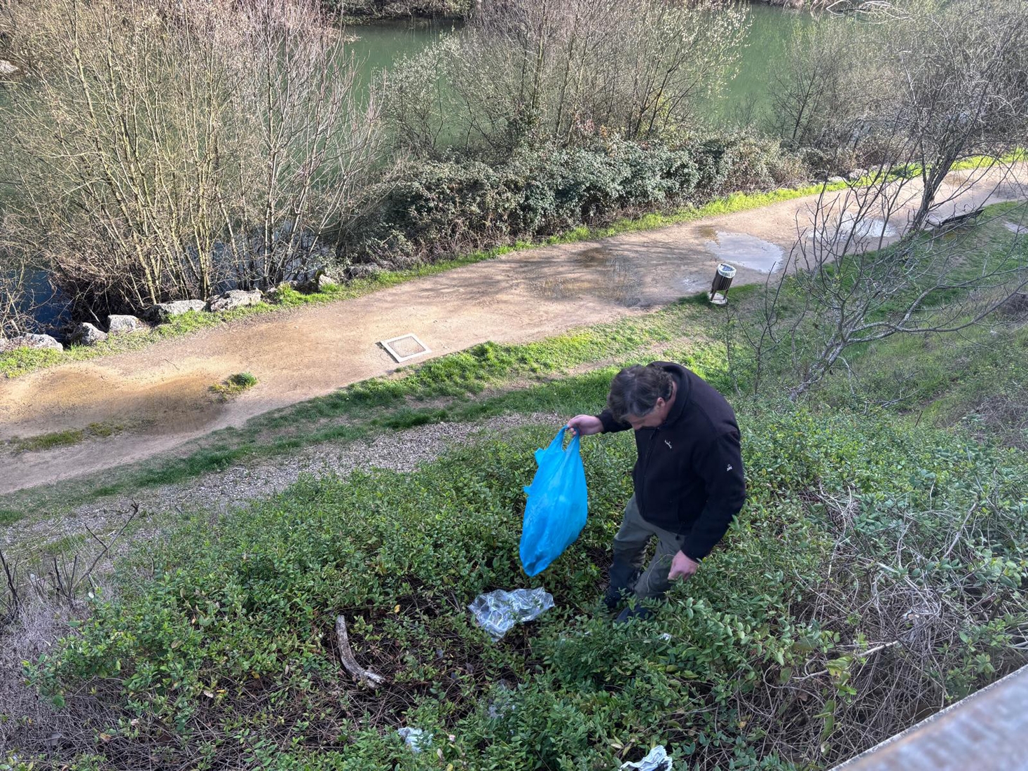 Limpieza del paseo del río Sil en Ponferrada (11)