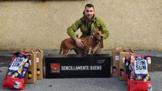 El bembibrense Iván Carbonero y su perro Roma
