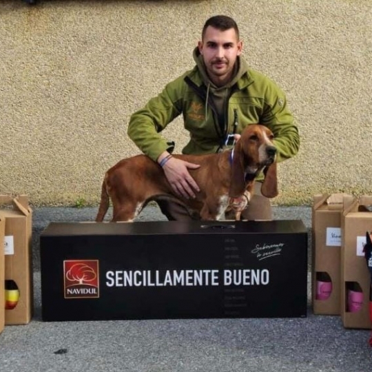El bembibrense Iván Carbonero y su perro Roma