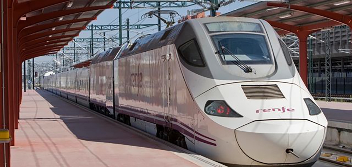 Tren de Renfe en la estación de Chamartín de Madrid
