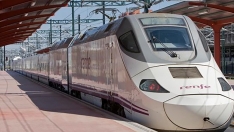Tren de Renfe en la estación de Chamartín de Madrid