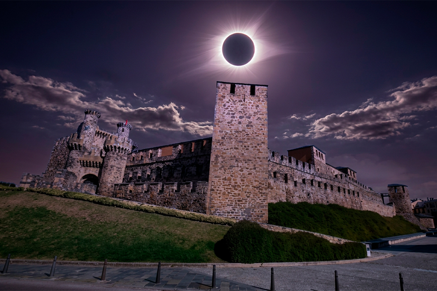 Simulación del eclipse solar sobre el Castillo de los Templarios de Ponferrada