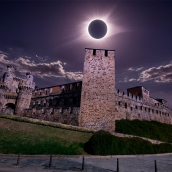 Simulación del eclipse solar sobre el Castillo de los Templarios de Ponferrada