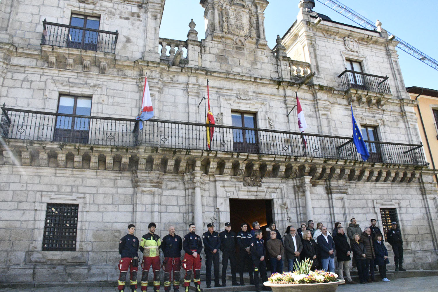 Minuto de silencio en el Ayto de Ponferrada (4)