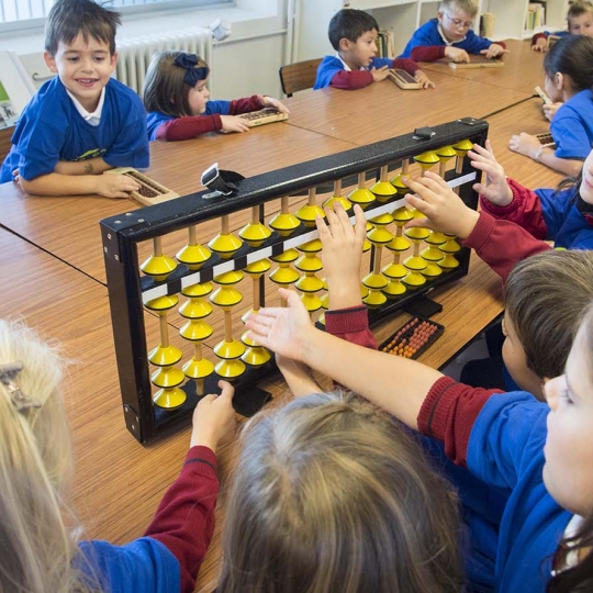 Ricardo Ordóñez ICAL . Uso del Ábaco como actividad extraescolar en el centro La Merced y San Francisco Javier de Burgos