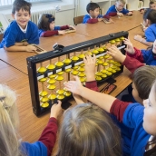 Ricardo Ordóñez ICAL . Uso del Ábaco como actividad extraescolar en el centro La Merced y San Francisco Javier de Burgos