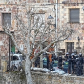 Ricardo Ordóñez / ICAL . Un hombre armado se atrinchera en una vivienda familiar de Villoruebo tras secuestrar a un taxista en Madrid