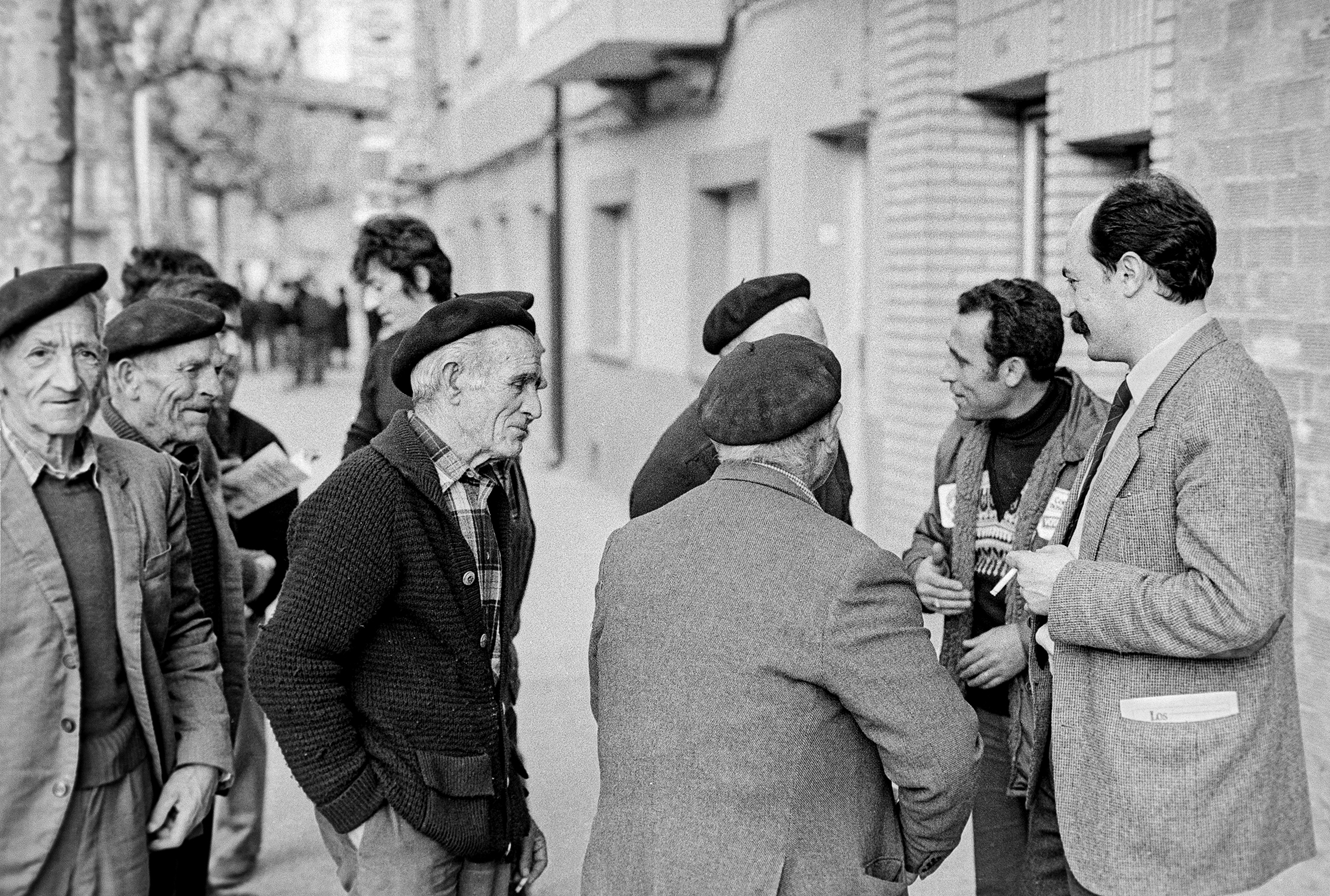 Las primeras elecciones regionales en Castilla y León en 1983. El dirigente del PCE, Ángel Cristobal, asiste a un acto electoral en Burgos en la campaña de 1983 (Cacho / ICAL.)