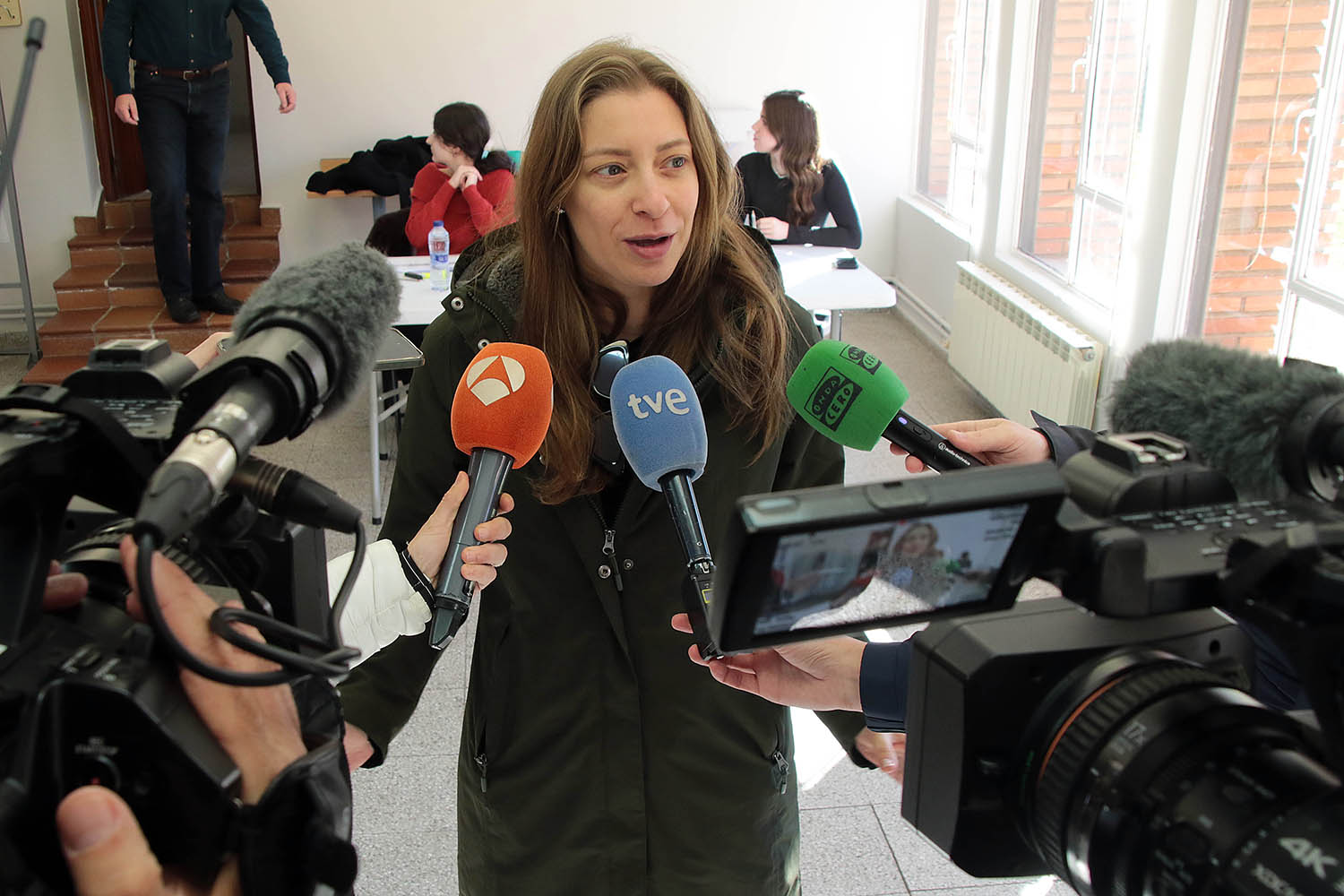 Peio García / ICAL . La portavoz del PP en el Congreso, Ester Muñoz, vota en las Escuelas Viejas de Carbajal de la Legua