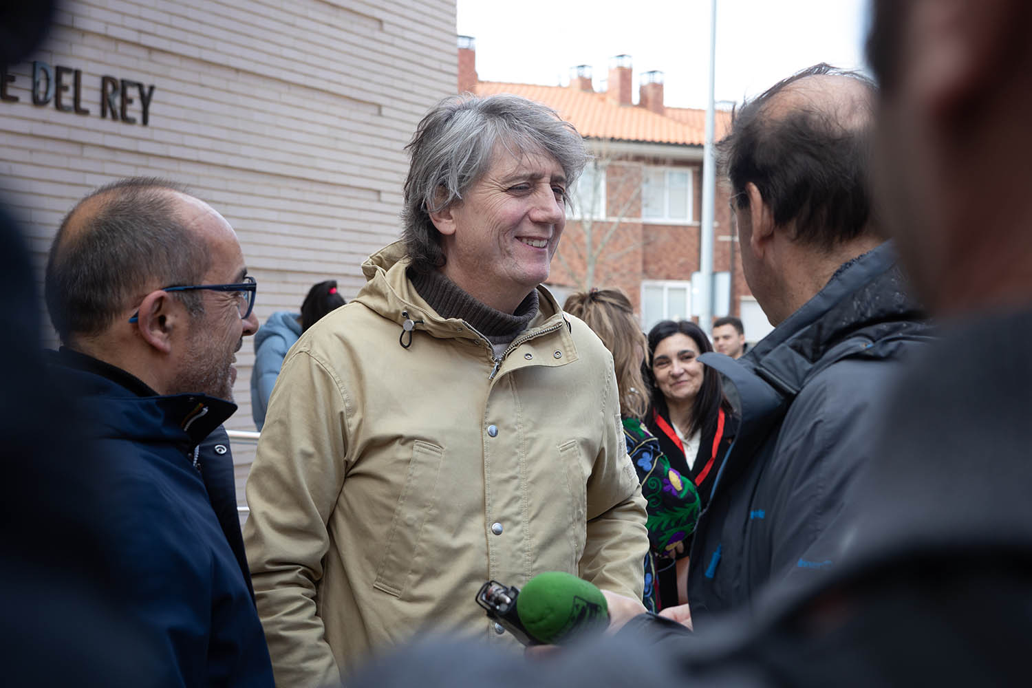 Concha Ortega / ICAL . El candidato socialista a la presidencia de la Junta, Carlos Martínez, ejerce su derecho al voto
