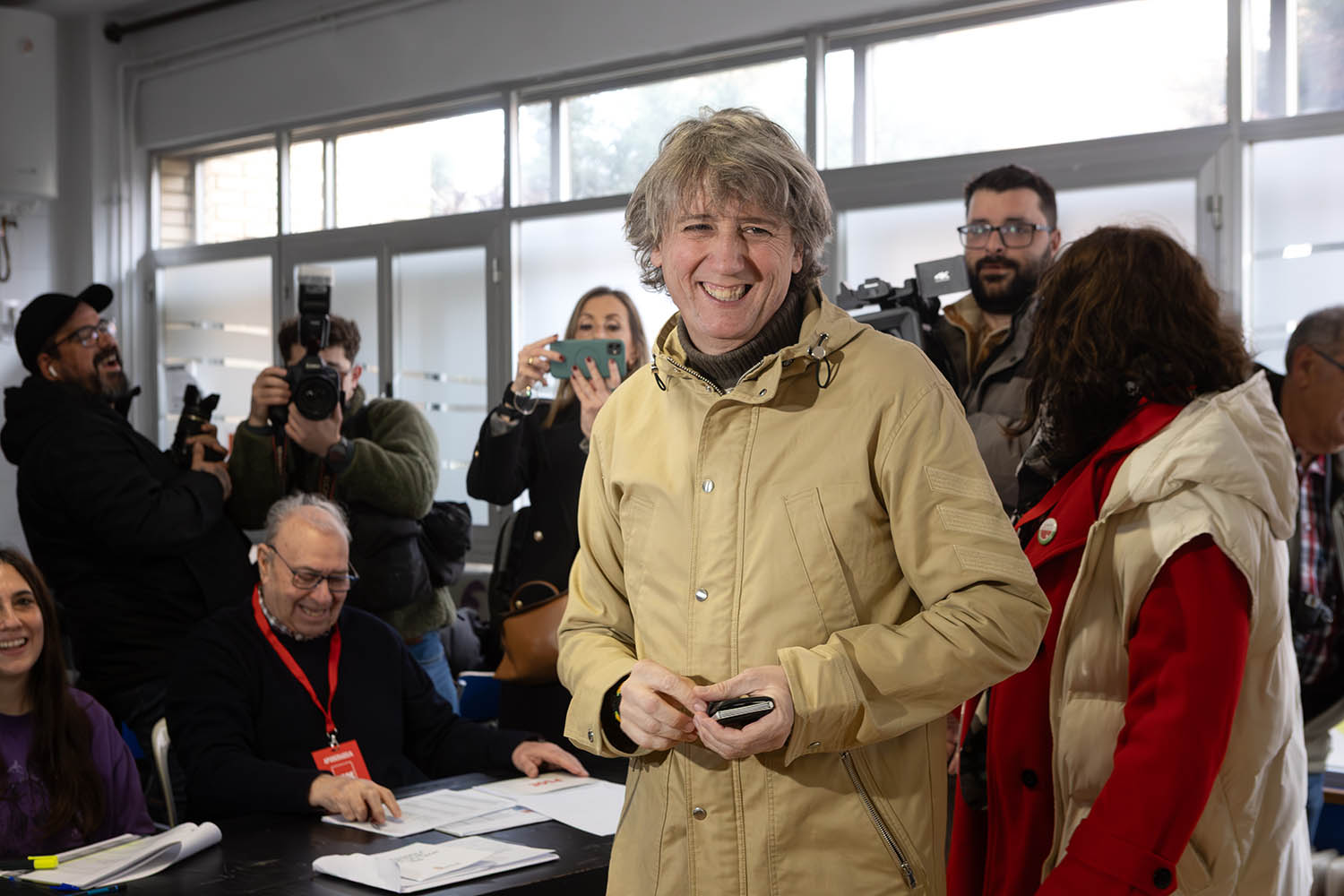 Concha Ortega / ICAL . El candidato socialista a la presidencia de la Junta, Carlos Martínez, ejerce su derecho al voto