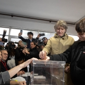 Concha Ortega / ICAL . El candidato socialista a la presidencia de la Junta, Carlos Martínez, ejerce su derecho al voto