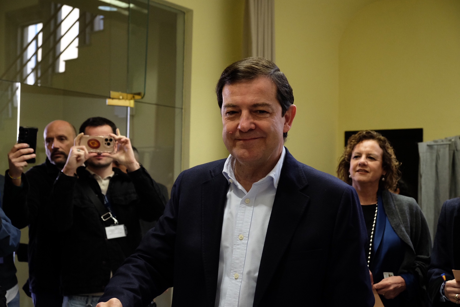 Jesús Formigo / ICAL. El candidato del PP a la presidencia de la Junta de Castilla y León, Alfonso Fernández Mañueco, vota en Salamanca