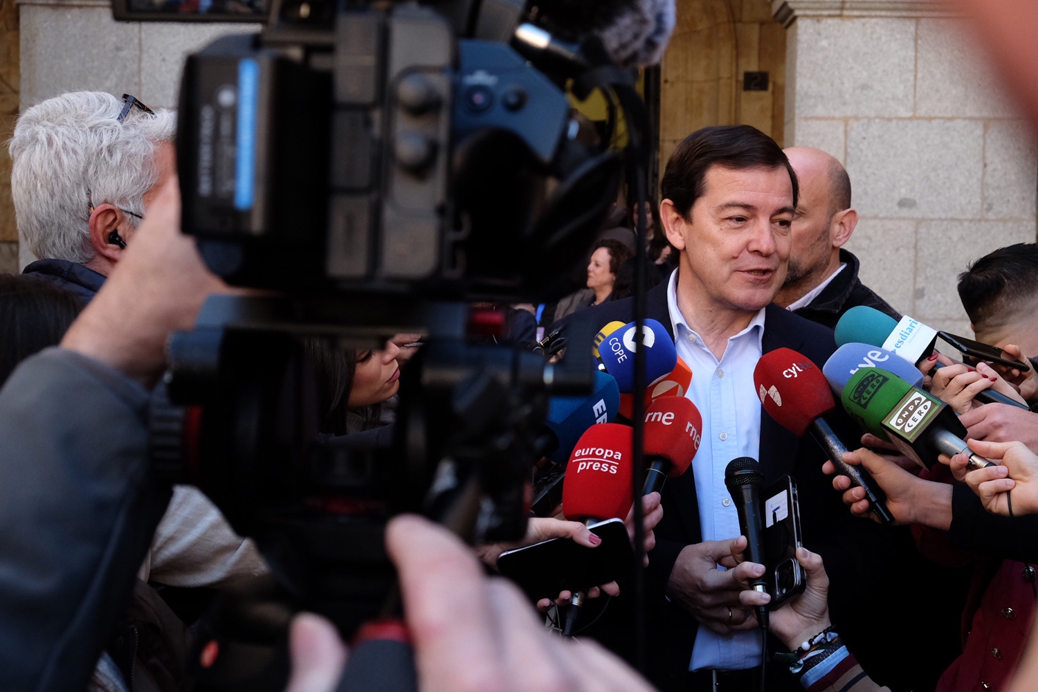 Jesús Formigo / ICAL. El candidato del PP a la presidencia de la Junta de Castilla y León, Alfonso Fernández Mañueco, vota en Salamanca