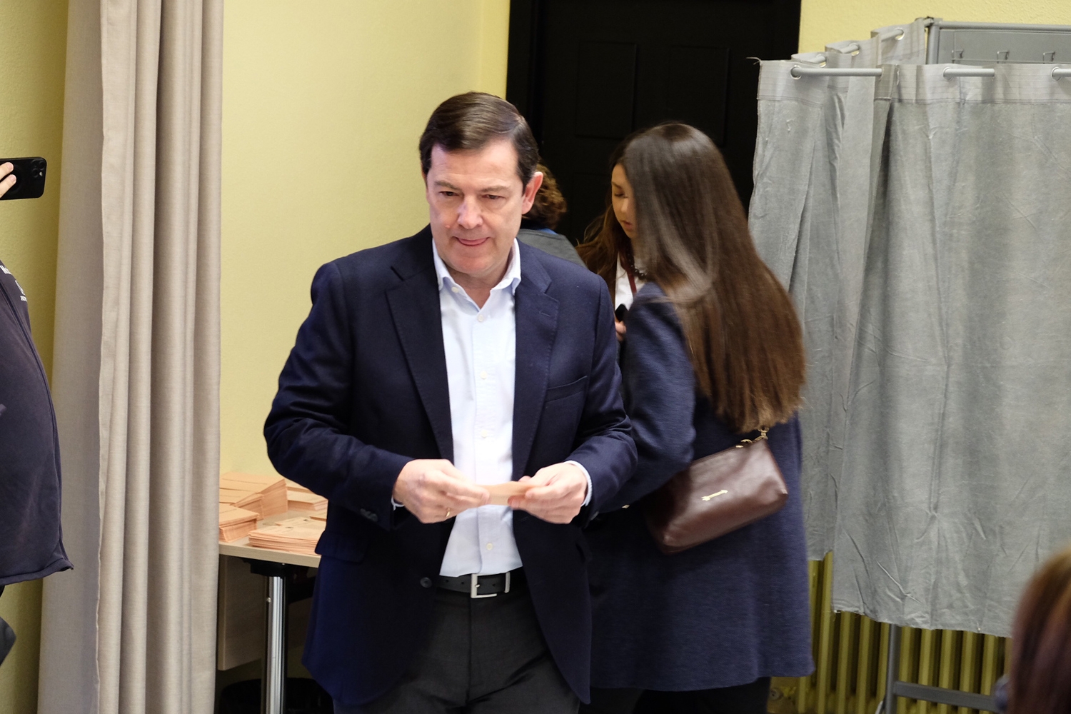 Jesús Formigo / ICAL. El candidato del PP a la presidencia de la Junta de Castilla y León, Alfonso Fernández Mañueco, vota en Salamanca