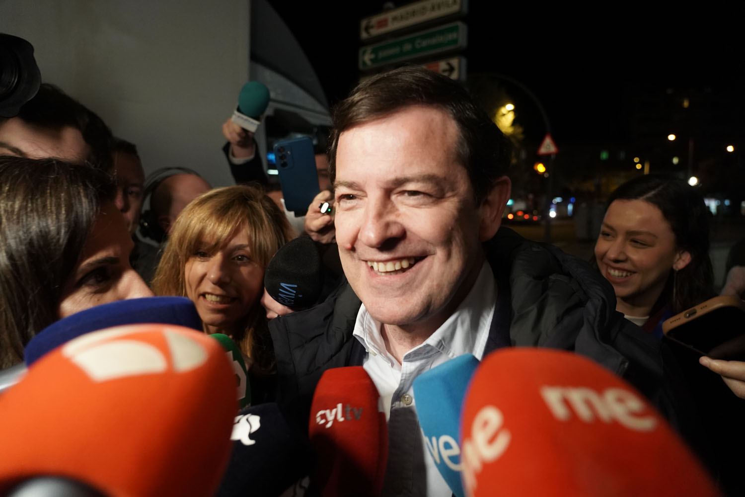 Rubén CachoICAL . El candidato del PP a la Presidencia de la Junta de Castilla y León, Alfonso Fernández Mañueco, a su llegada al hotel Alameda Palace de Salamanca (1)