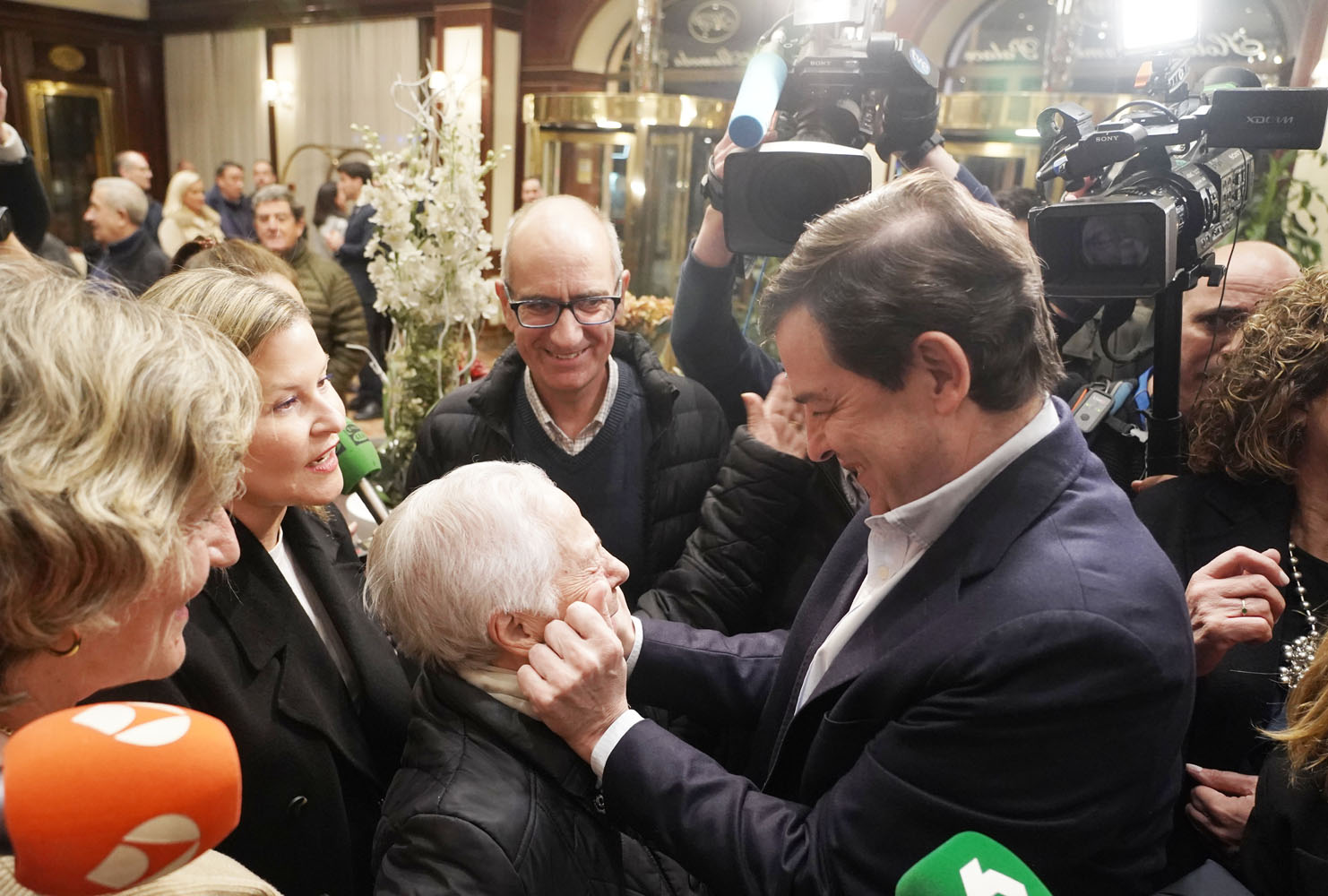 Rubén CachoICAL . El candidato del PP a la Presidencia de la Junta de Castilla y León, Alfonso Fernández Mañueco, a su llegada al hotel Alameda Palace de Salamanca (9)