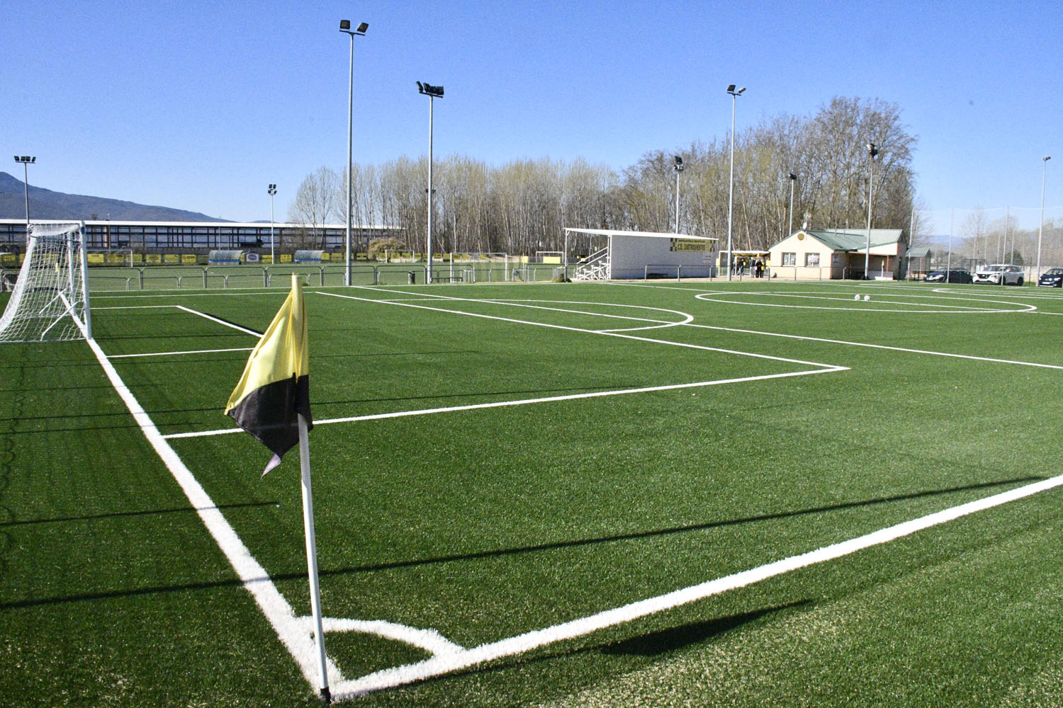 Campo de césped artificial de Cuatrovientos | Dani Merino (InfoBierzo)