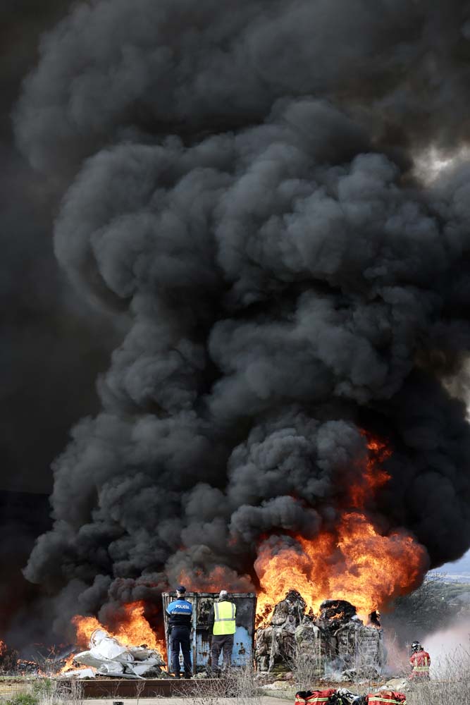Carlos S. Campillo ICAL. Incendio en una nave de caucho y plásticos de La Bañeza (7)